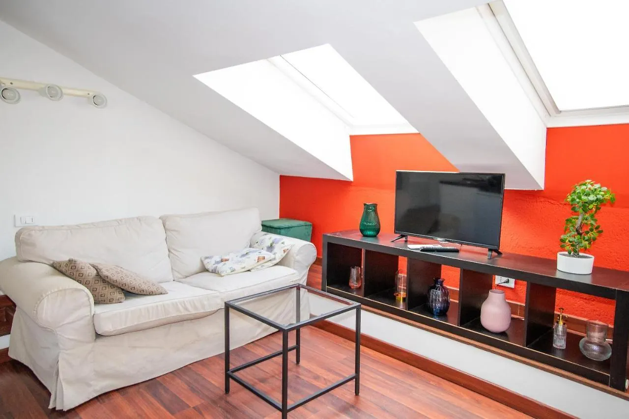 Apartamento Hosting Dreams Attics - Duomo Milán 0*,  Italia