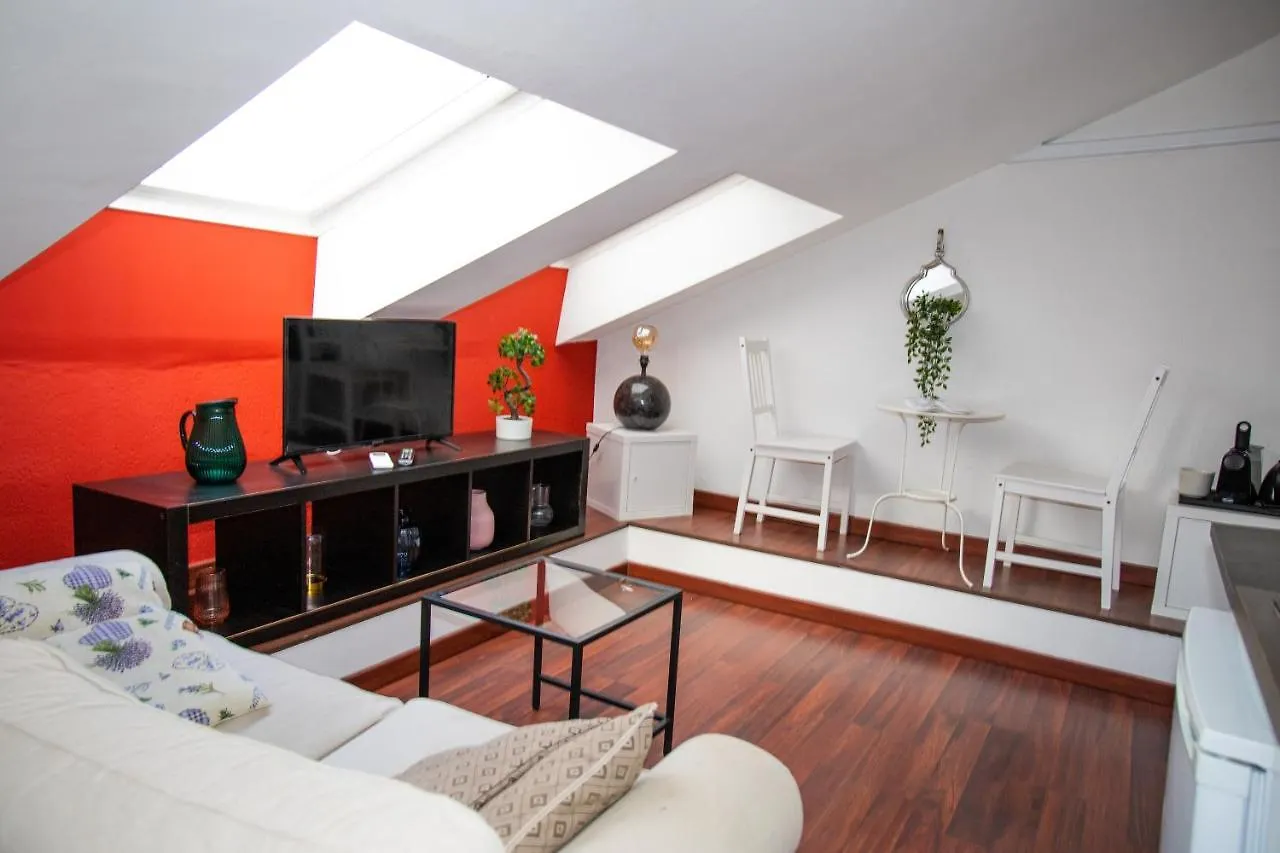 Apartment Ferienwohnung Hosting Dreams Attics - Duomo Mailand Italien