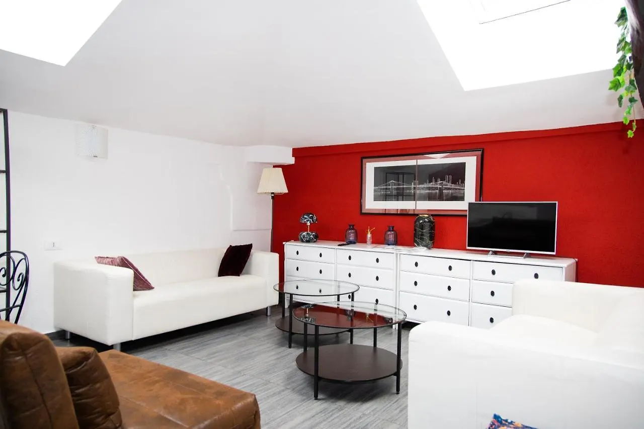 Apartment Ferienwohnung Hosting Dreams Attics - Duomo Mailand Italien