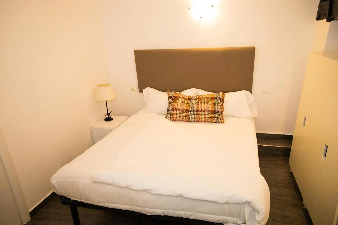Ferienwohnung Hosting Dreams Attics - Duomo Mailand Apartment