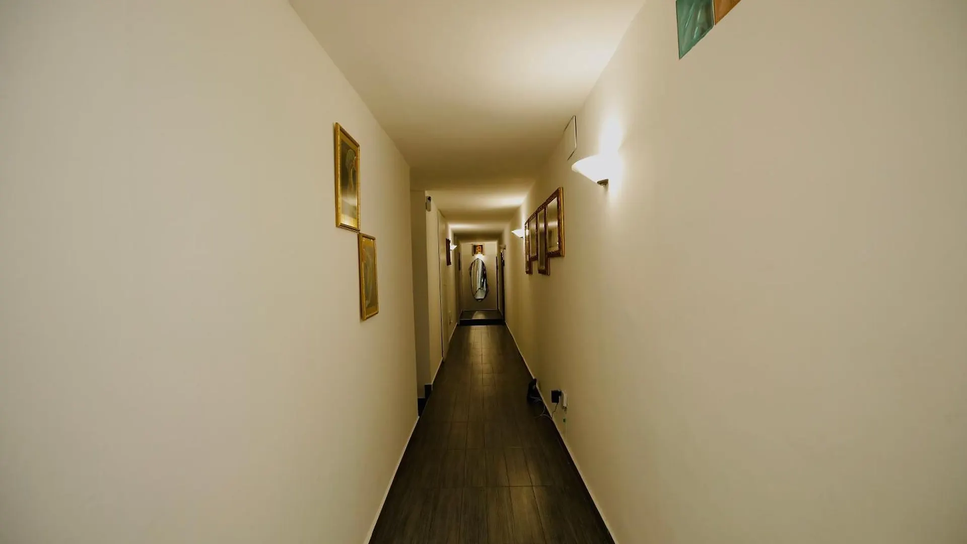 Ferienwohnung Hosting Dreams Attics - Duomo Mailand 0*,