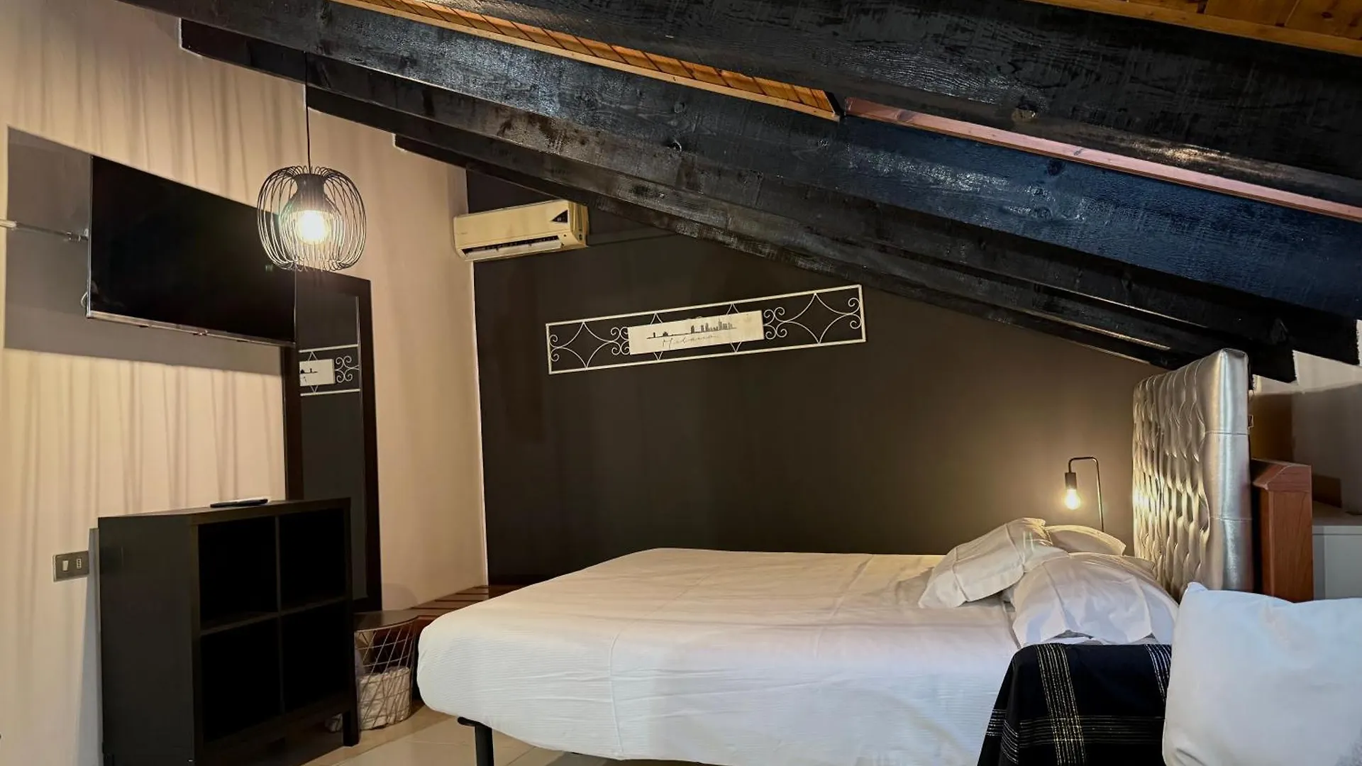 Hosting Dreams Attics - Duomo Apartment Milan