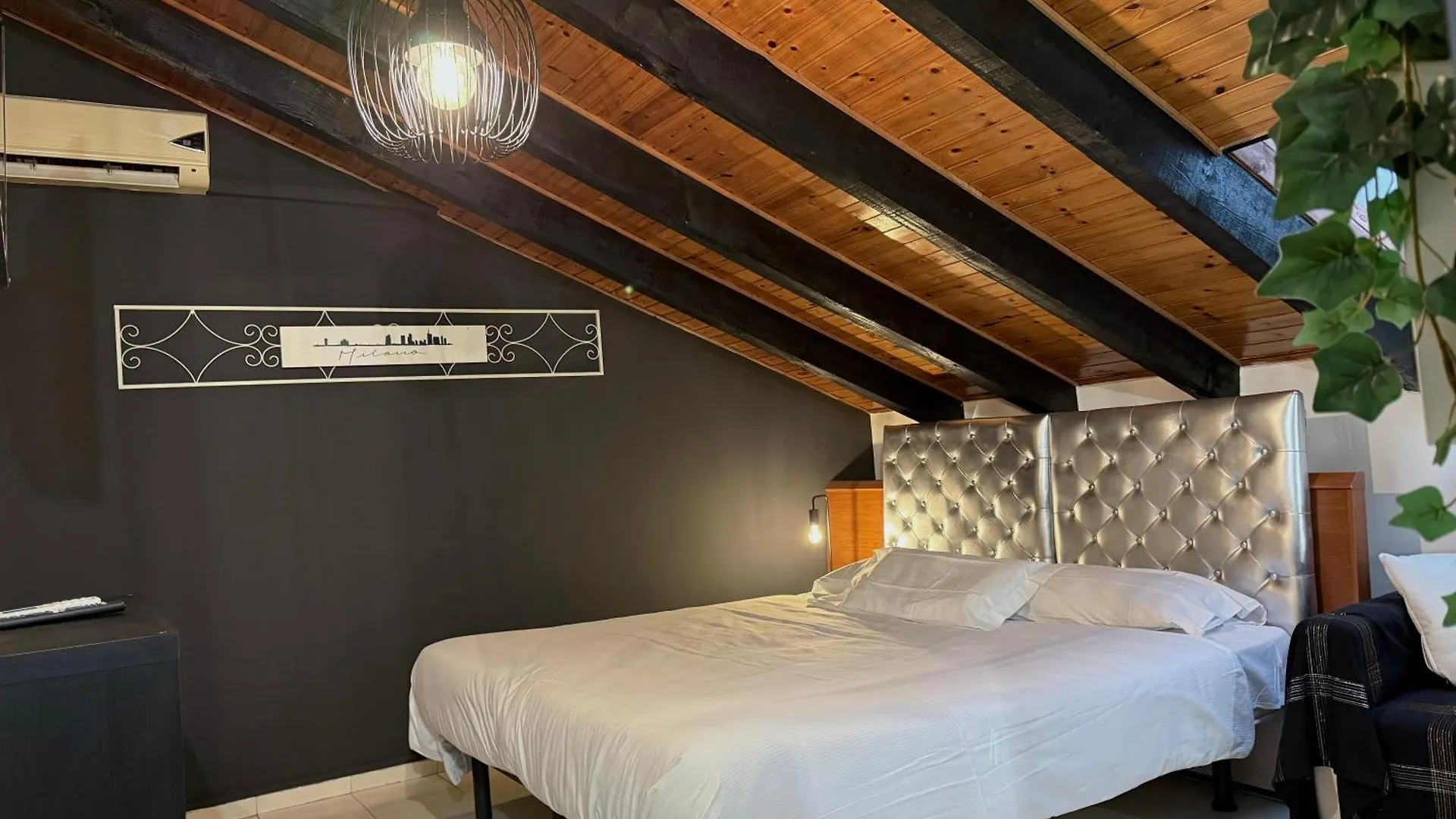 Ferienwohnung Hosting Dreams Attics - Duomo Mailand Apartment
